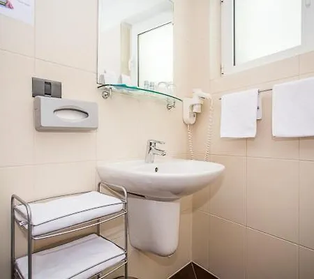 Vrilo - Adults Only بوستيرا